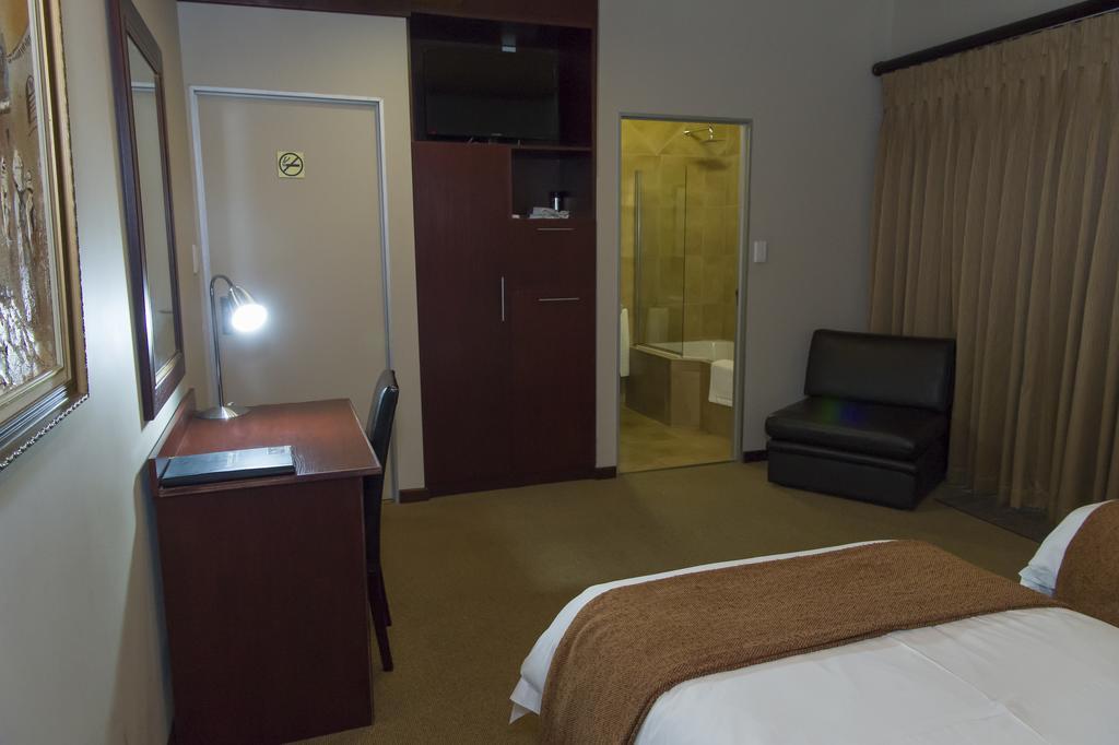 Bayswater Lodge Блоемфонтейн Екстериор снимка